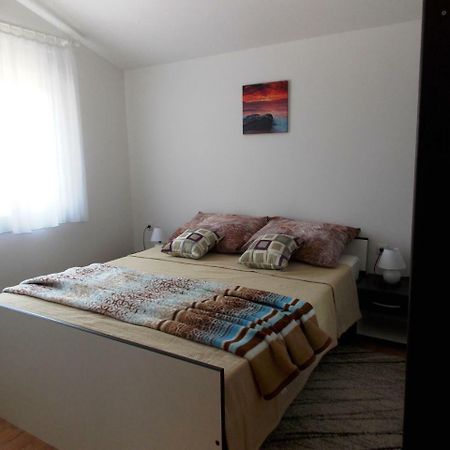 Apartment Vir Luaran gambar