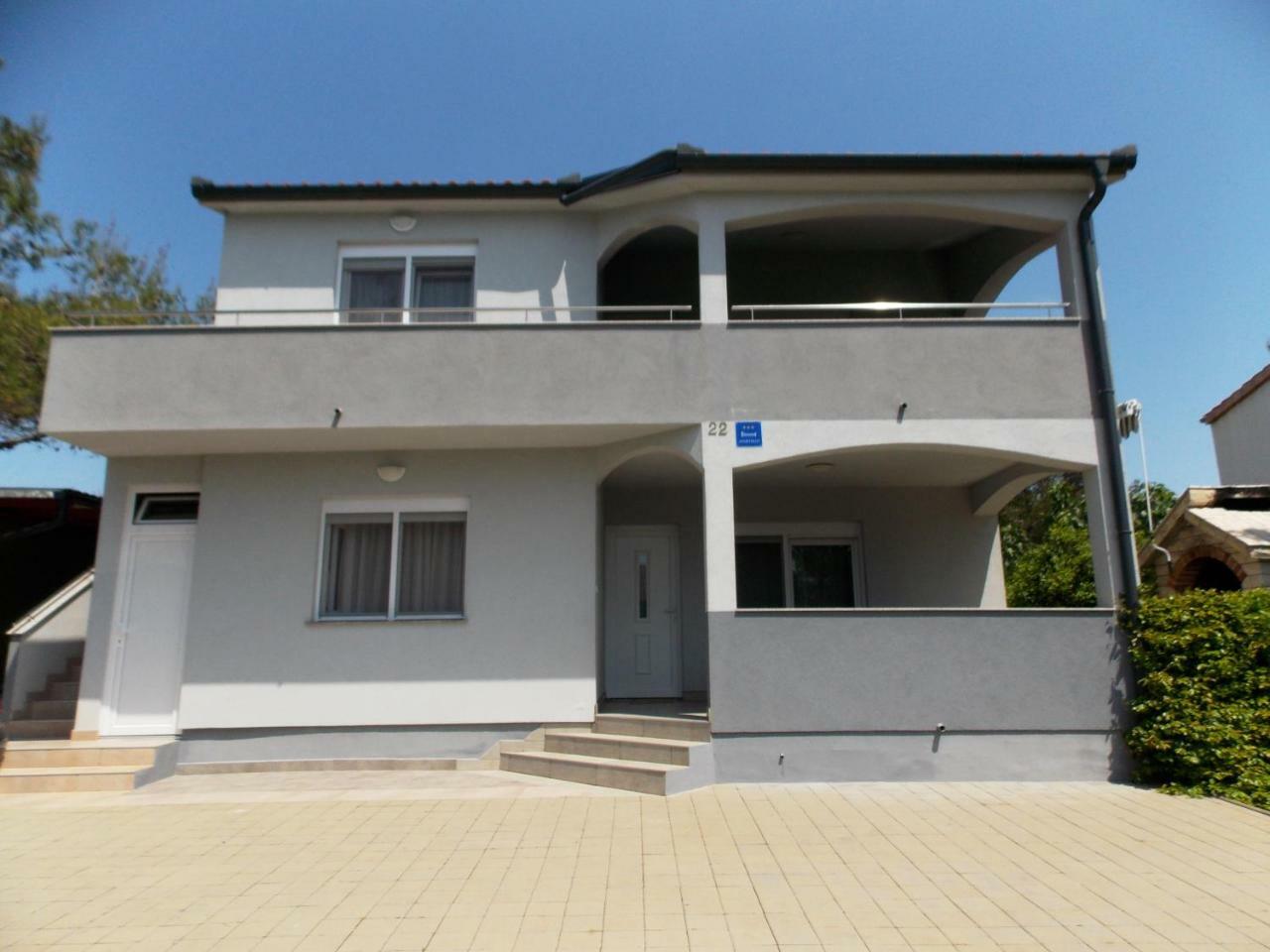 Apartment Vir Luaran gambar