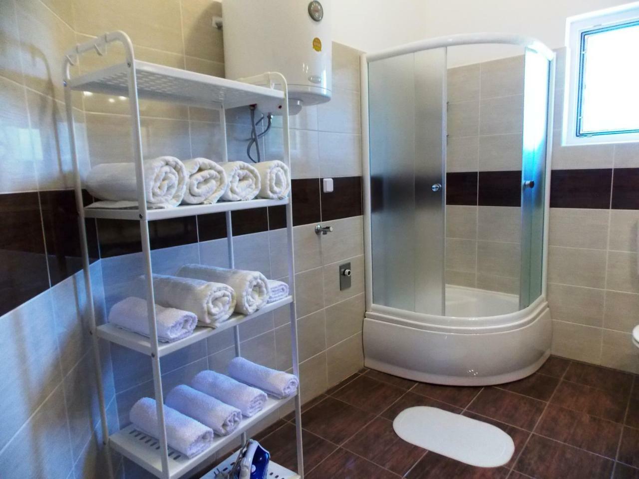 Apartment Vir Luaran gambar